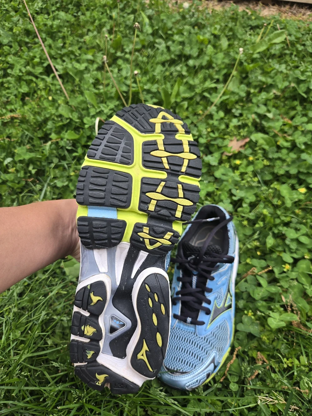 Mizuno athletic shoes